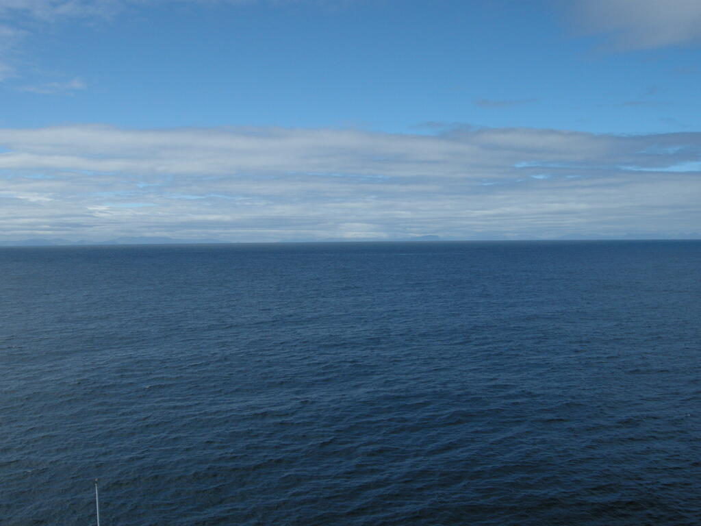 Die F&auml;roer-Inseln erscheinen am Horizont