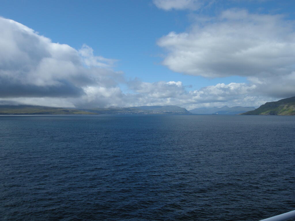 Fahrt zwischen Streymoy und N&oacute;lsoy nach T&oacute;rshavn