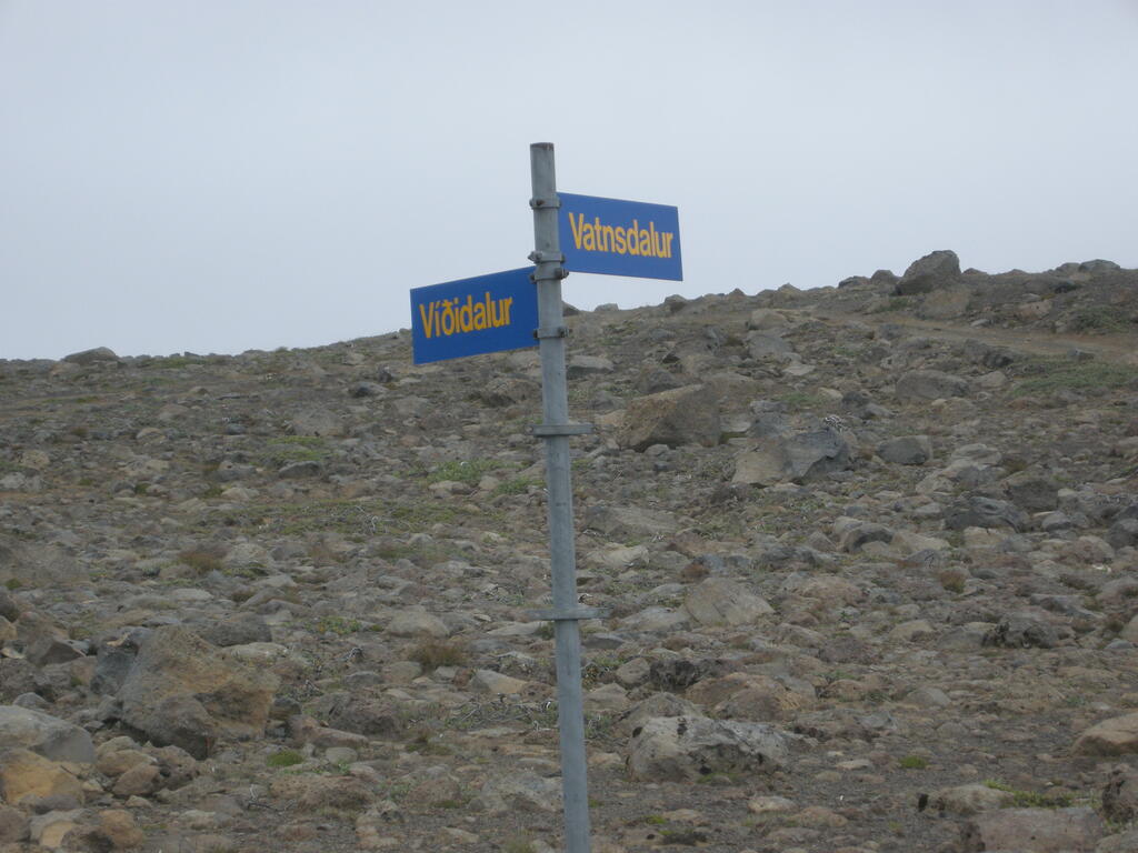 St&oacute;risandur, an den Abzweigen gibt es Wegweiser