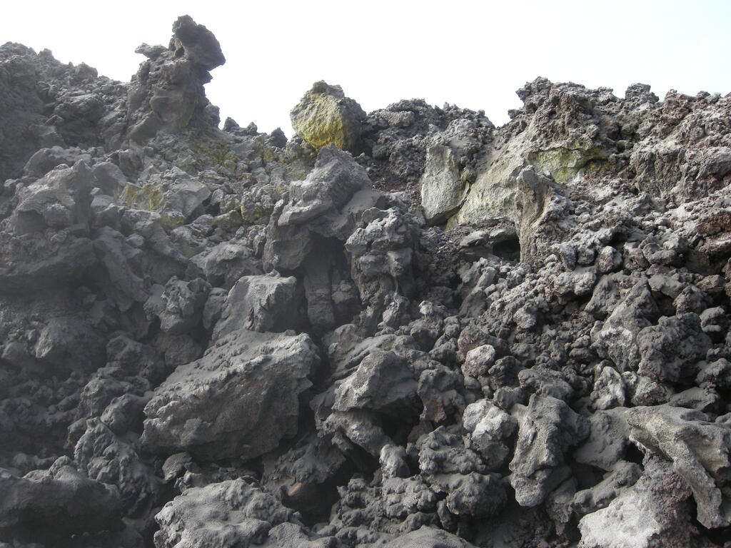 Fimmv&ouml;r&eth;uh&aacute;ls, Fumarole in der Lava
