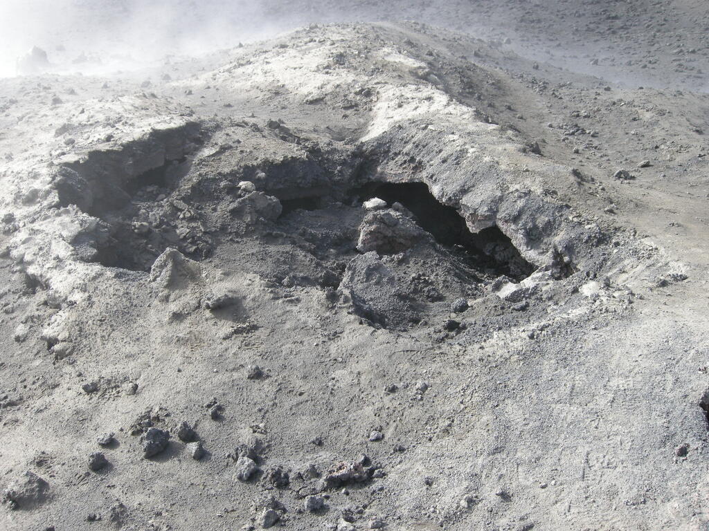 Fimmv&ouml;r&eth;uh&aacute;ls, eingest&uuml;rzte Lavah&ouml;hle