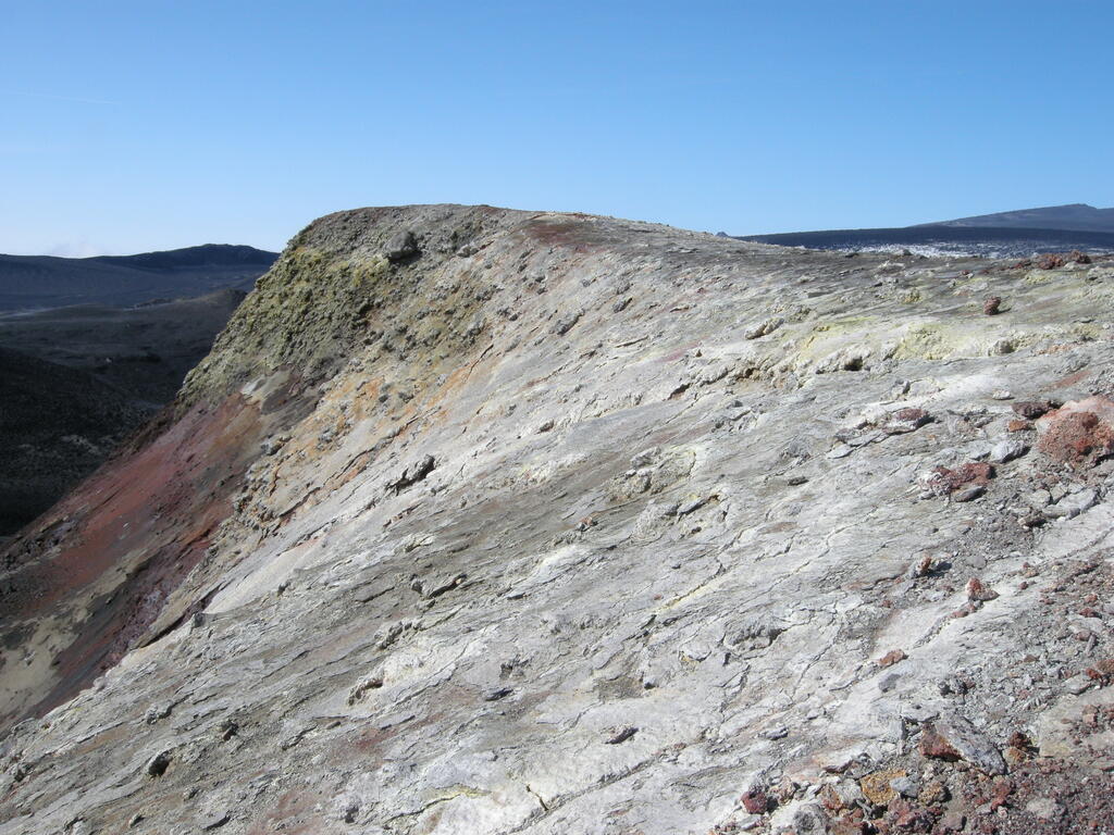 Fimmv&ouml;r&eth;uh&aacute;ls, Fumarole in der Lava