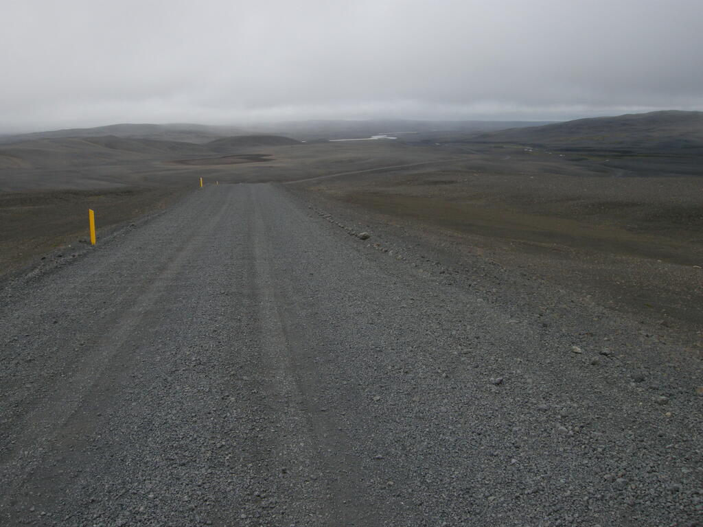 Und noch ein St&uuml;ck weiter wieder Schotter und das F vor der Nummer