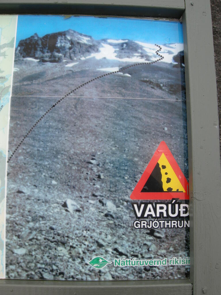 Infotafel am Parkplatz der Her&eth;ubrei&eth;