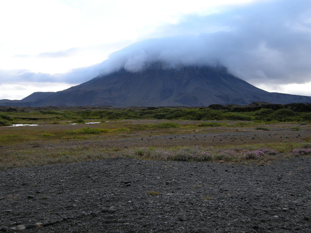 Aussicht vom Campingplatz auf die Her&eth;ubrei&eth;