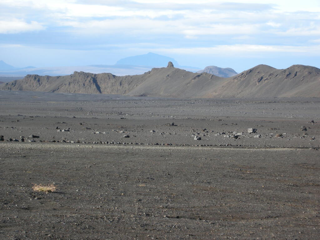 Campingplatz am Kverkfj&ouml;ll, Her&eth;ubrei&eth; im Hintergrund