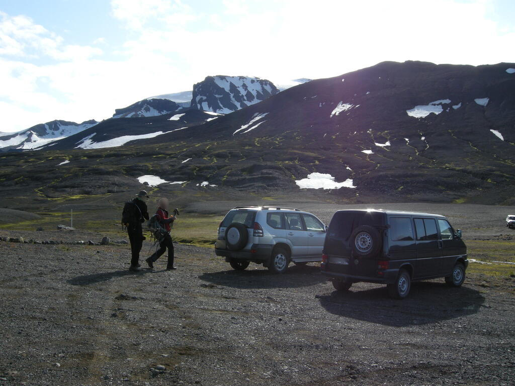 Beginn des Aufstiegs am Parkplatz der H&uuml;tte