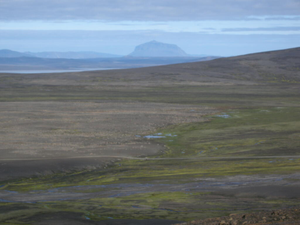 Her&eth;ubrei&eth; im Hintergrund