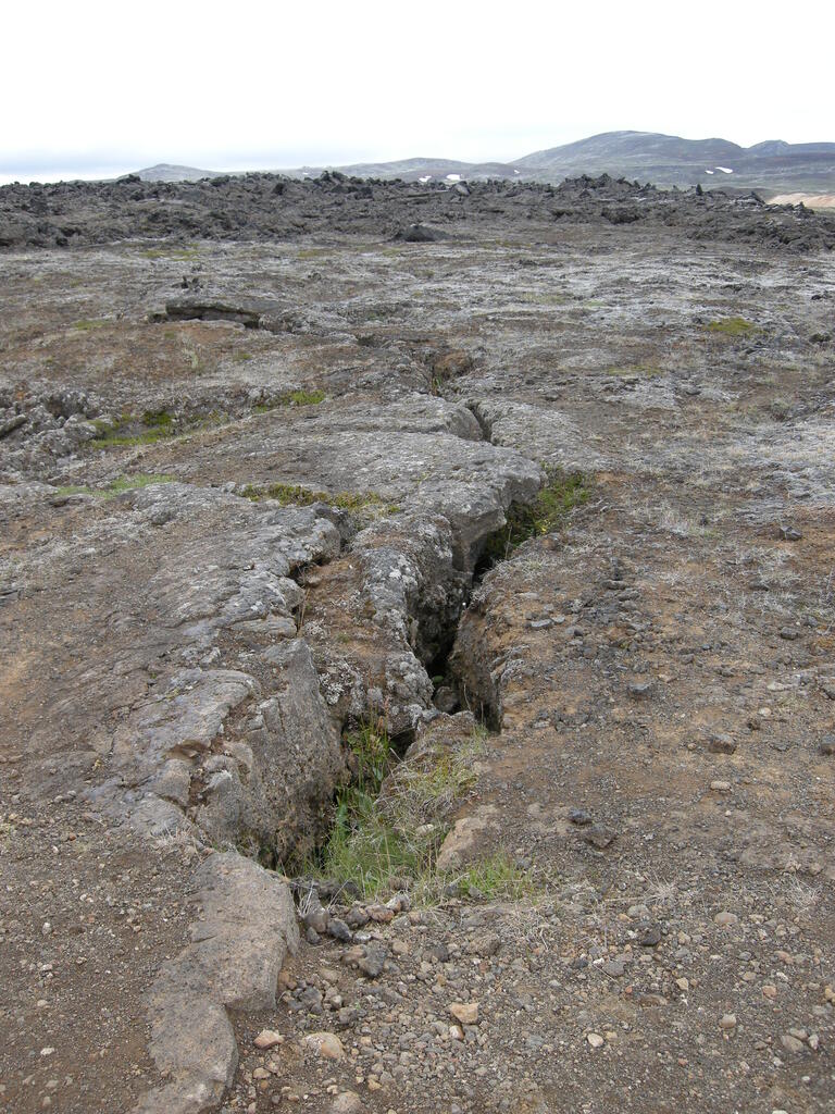 Leirhjn&uacute;kur, Risse der Kontinentaldrift