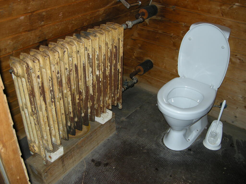 Beheizte Toilette an der H&uuml;tte