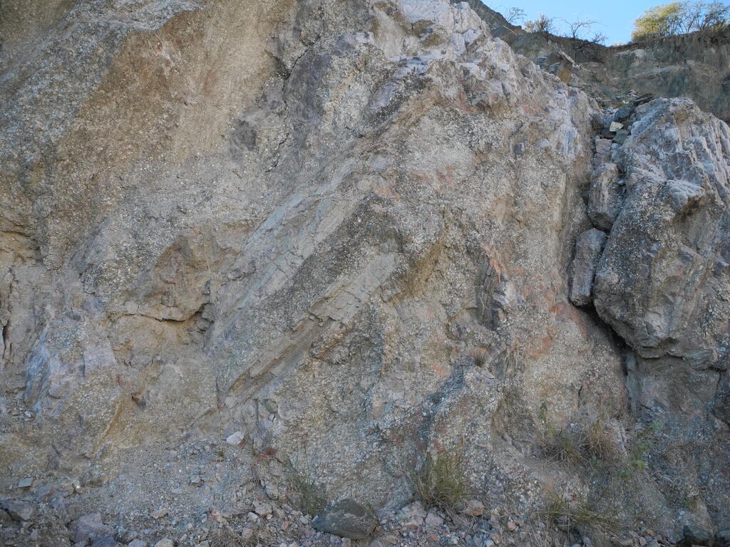 Weitere Kristalle in der Wand