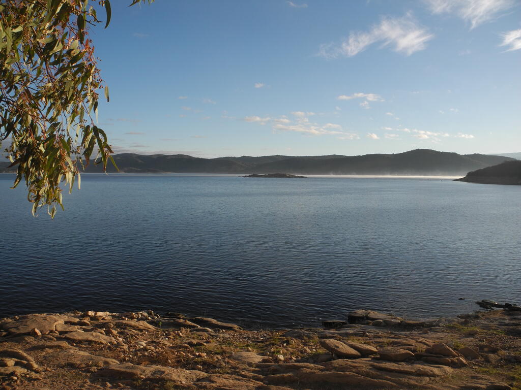 Der Stausee am Morgen