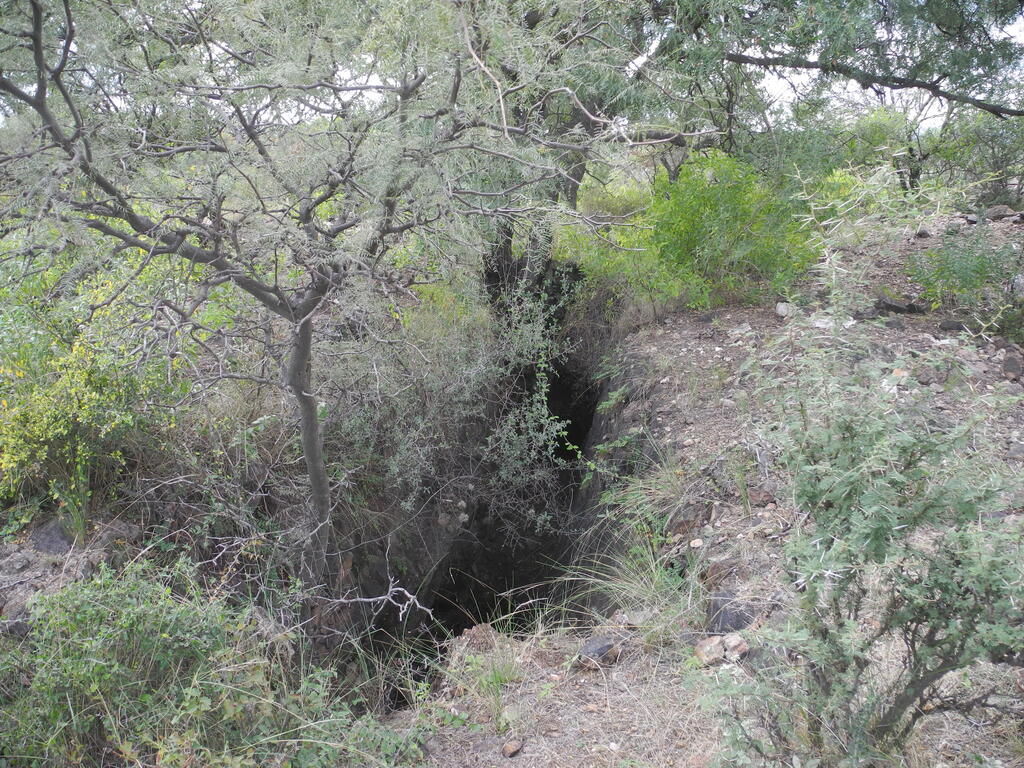 Abgebauter Erzgang an der Oberfl&auml;che