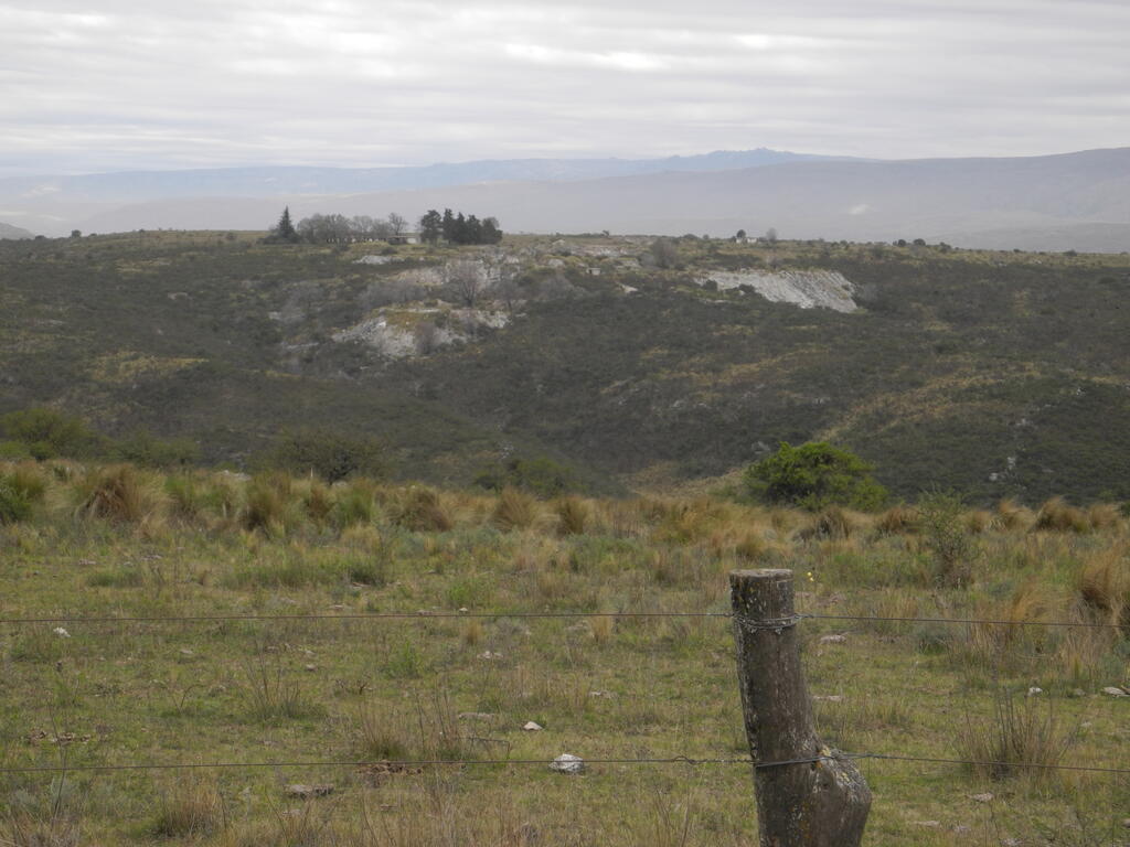 Die Grube Los Guindos von der Stra&szlig;e aus gesehen