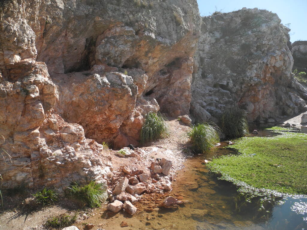 Auf dieser Seite gibt es Quarz mit kleinen Hohlr&auml;umen