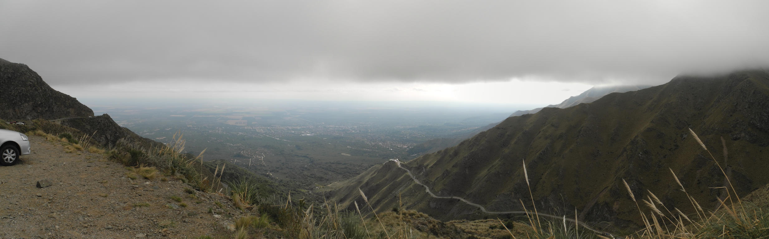 Panorama von unterhalb der Wolken