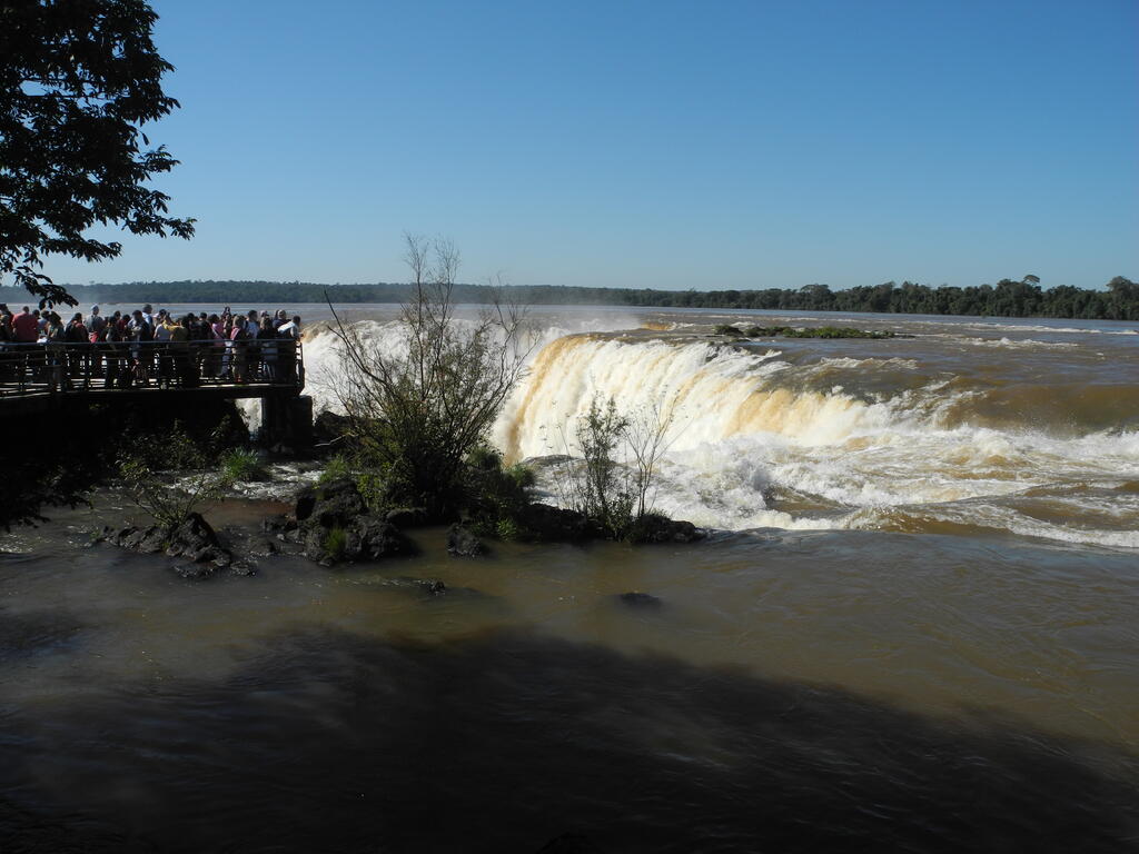 Etwas n&auml;her mit den anderen Touristen auf der Plattform