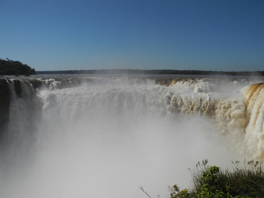Wasserfall und Spr&uuml;hnebel