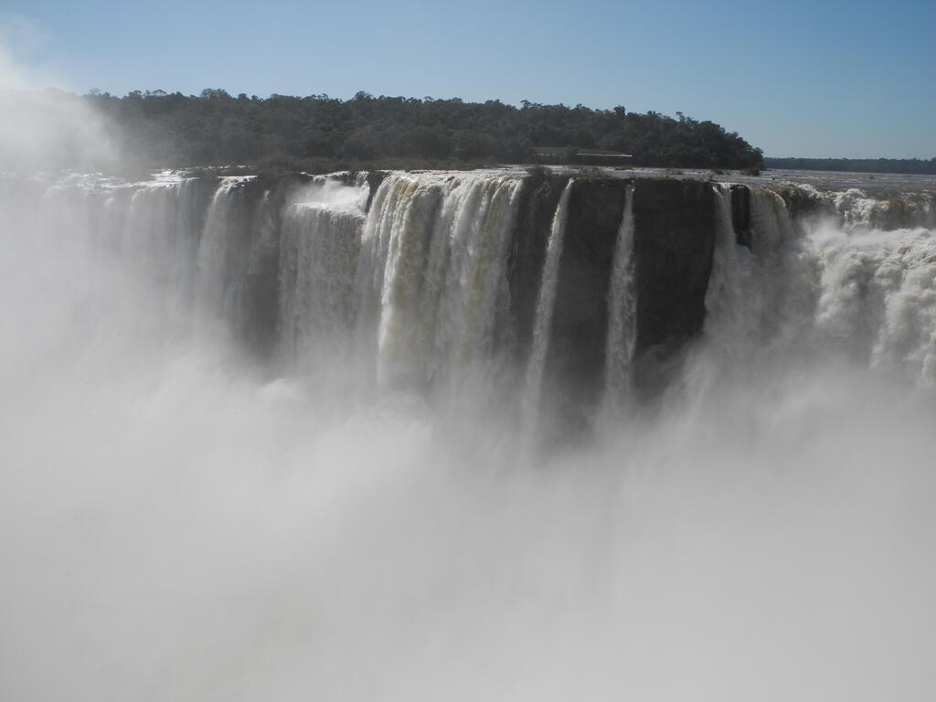 Die kleineren Wasserf&auml;lle gegen&uuml;ber