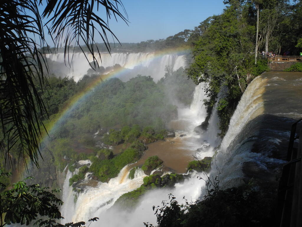 Wasserf&auml;lle mit Regenbogen am oberen Rundgang