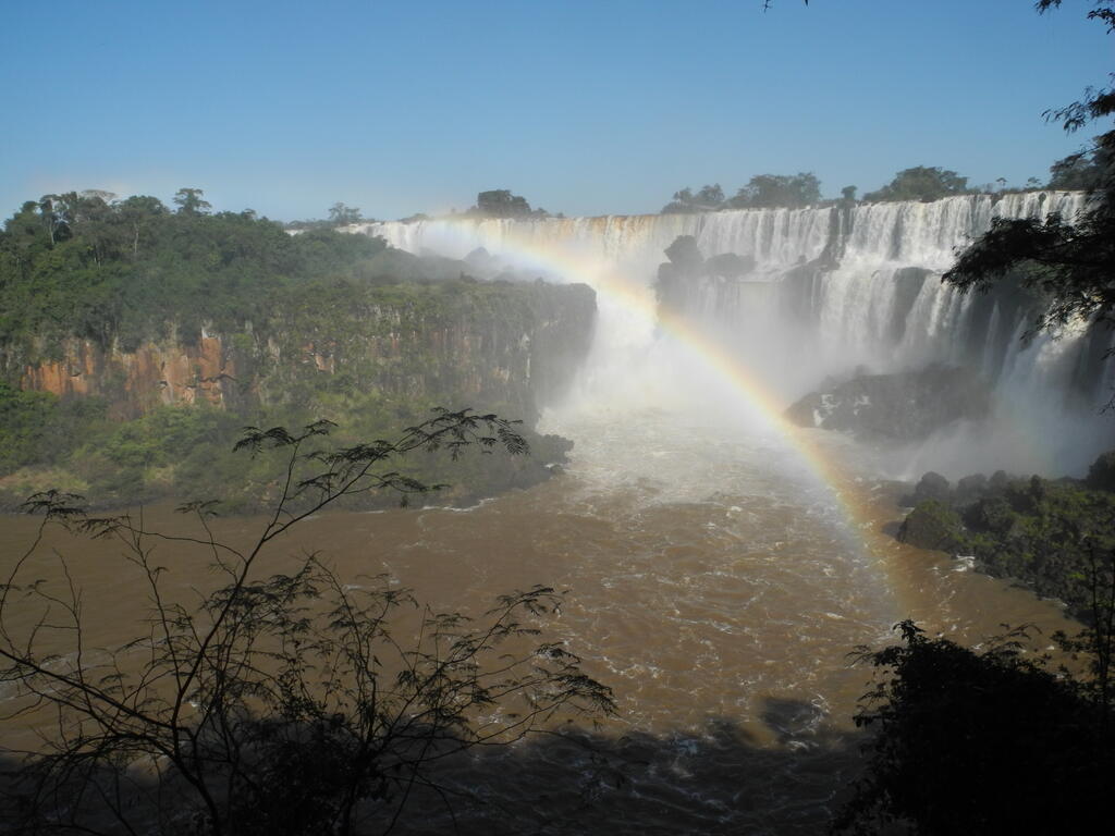 Wasserf&auml;lle mit Regenbogen am unteren Rundgang