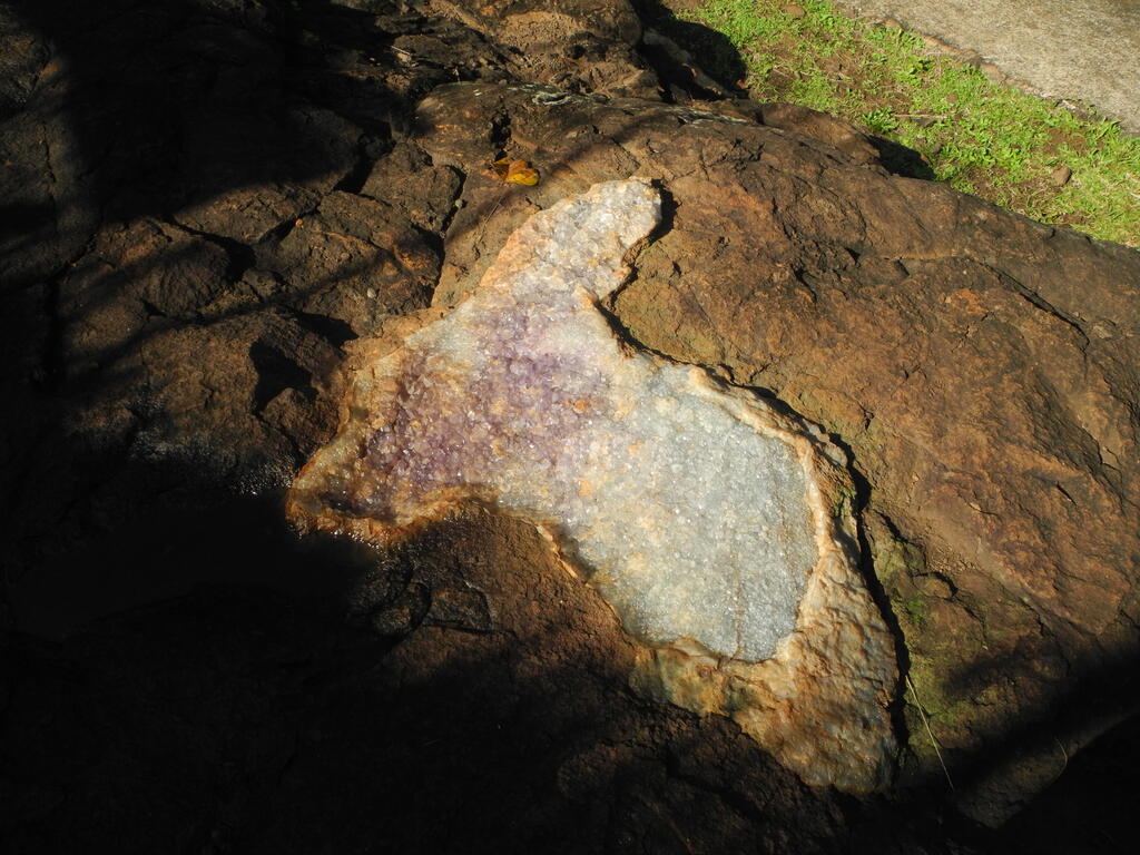 Gro&szlig;e Quarz Geoden im Schaubereich der Mina Santa Catalina