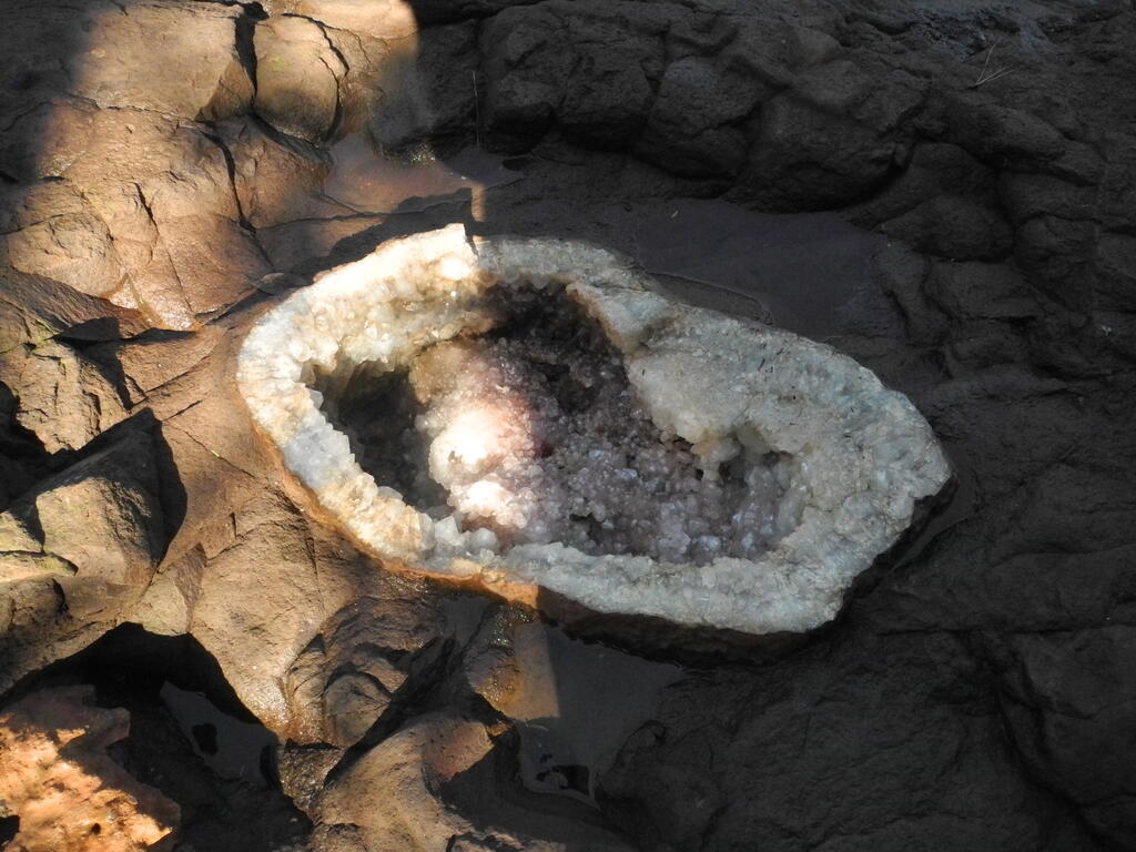 Quarz Geode im Schaubereich der Mina Tierra Colorada