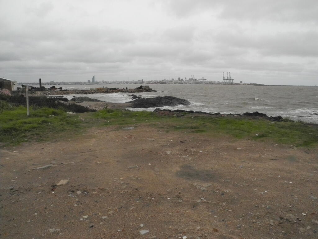 Montevideo und der Hafen vom Stadtteil Cerro aus gesehen