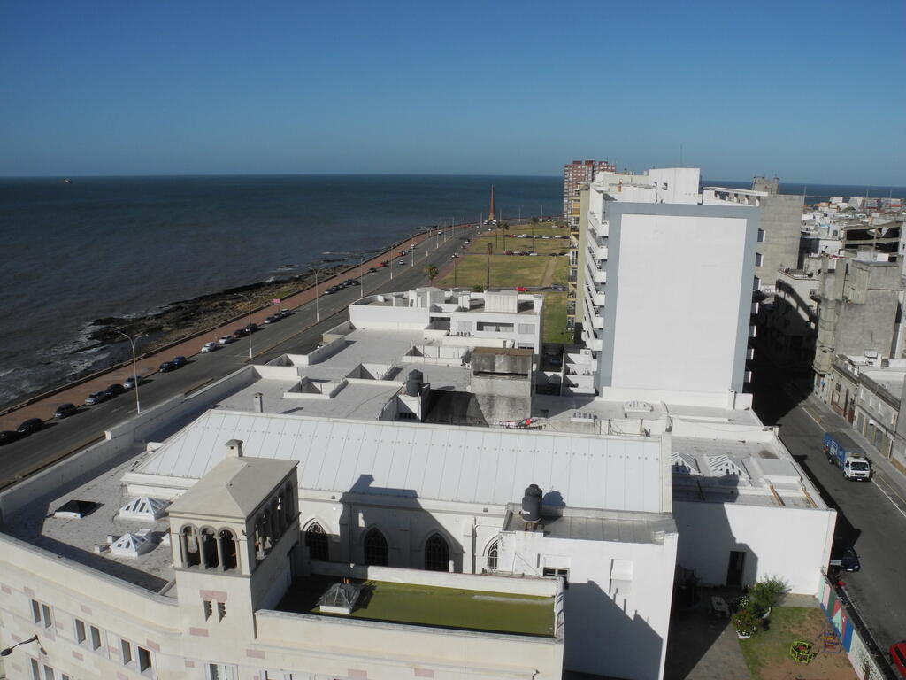 Blick vom Hoteldach: Altstadt und Hafeneinfahrt