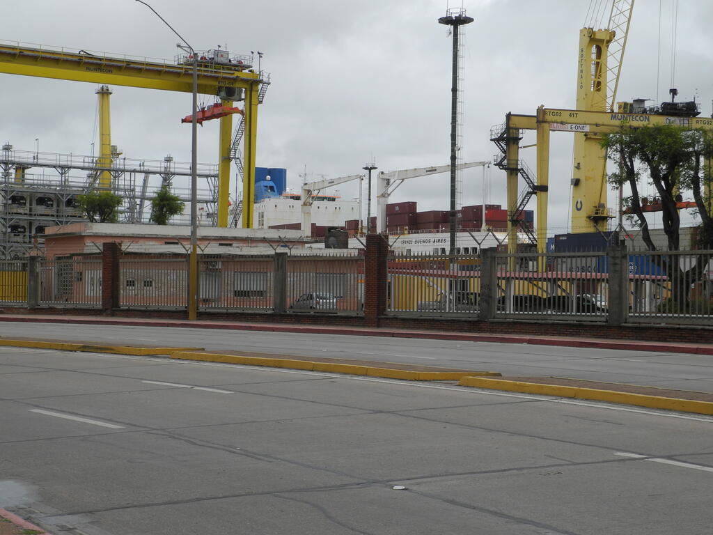 Die Grande Buenos Aires im Hafen