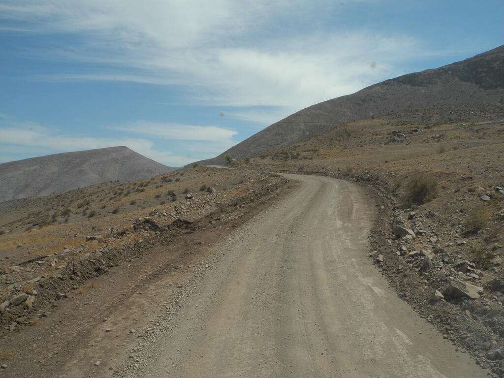 Bergauf auf der Stra&szlig;e D-205