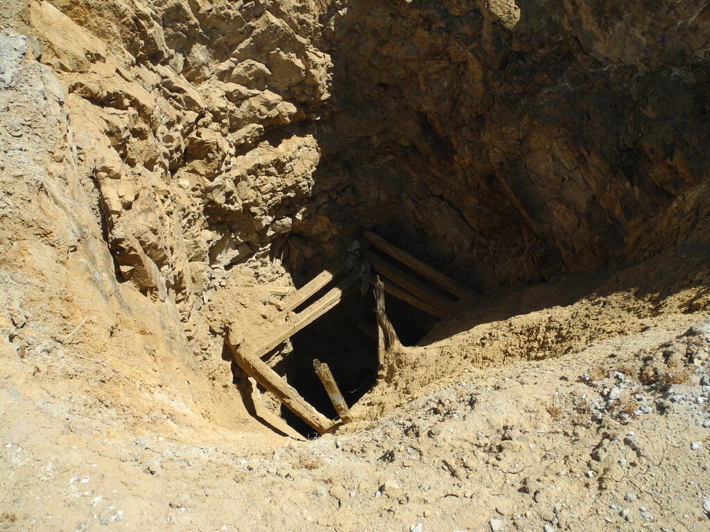 Blick in einen der Sch&auml;chte