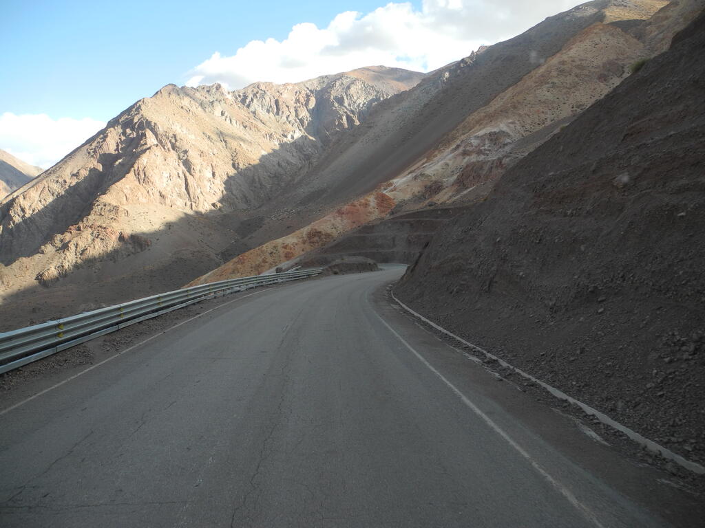 Serpentinen hinunter ins Tal des Rio del Carmen