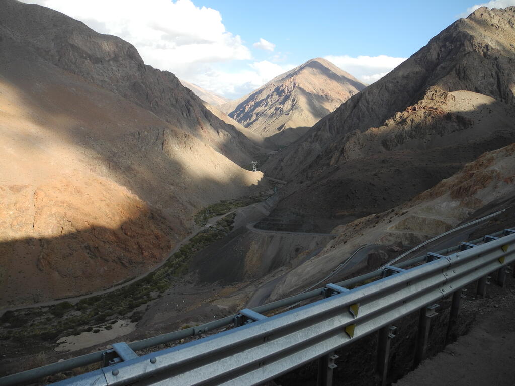 Serpentinen hinunter ins Tal des Rio del Carmen