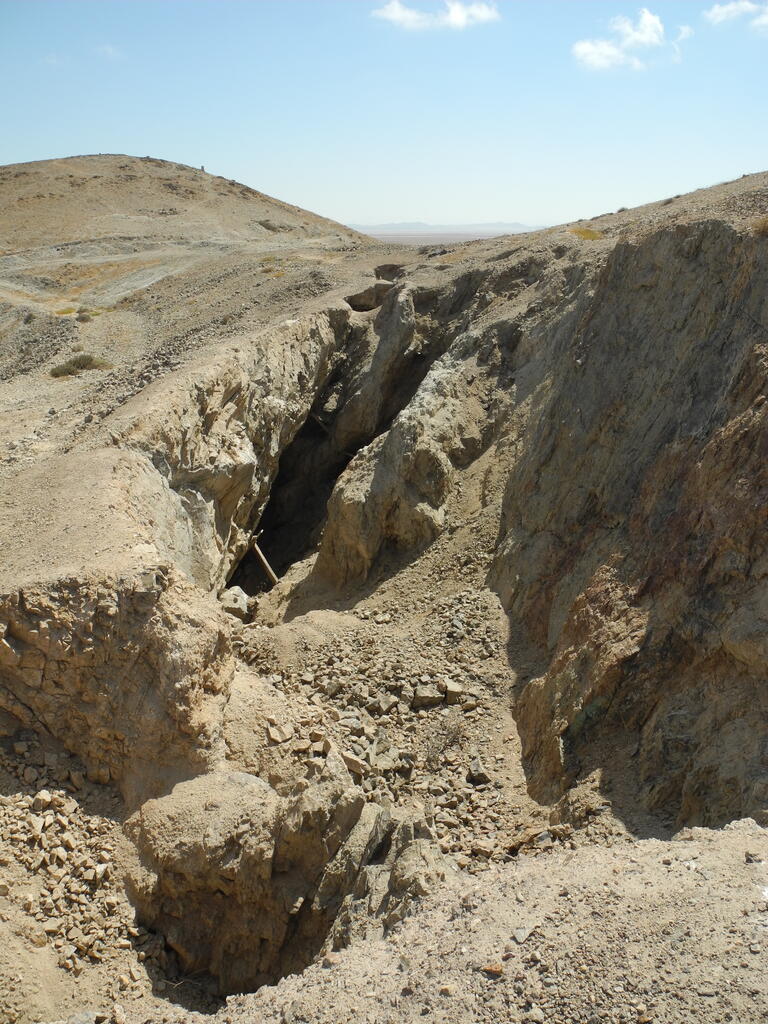 Abgebauter Erzgang an der Oberfl&auml;che
