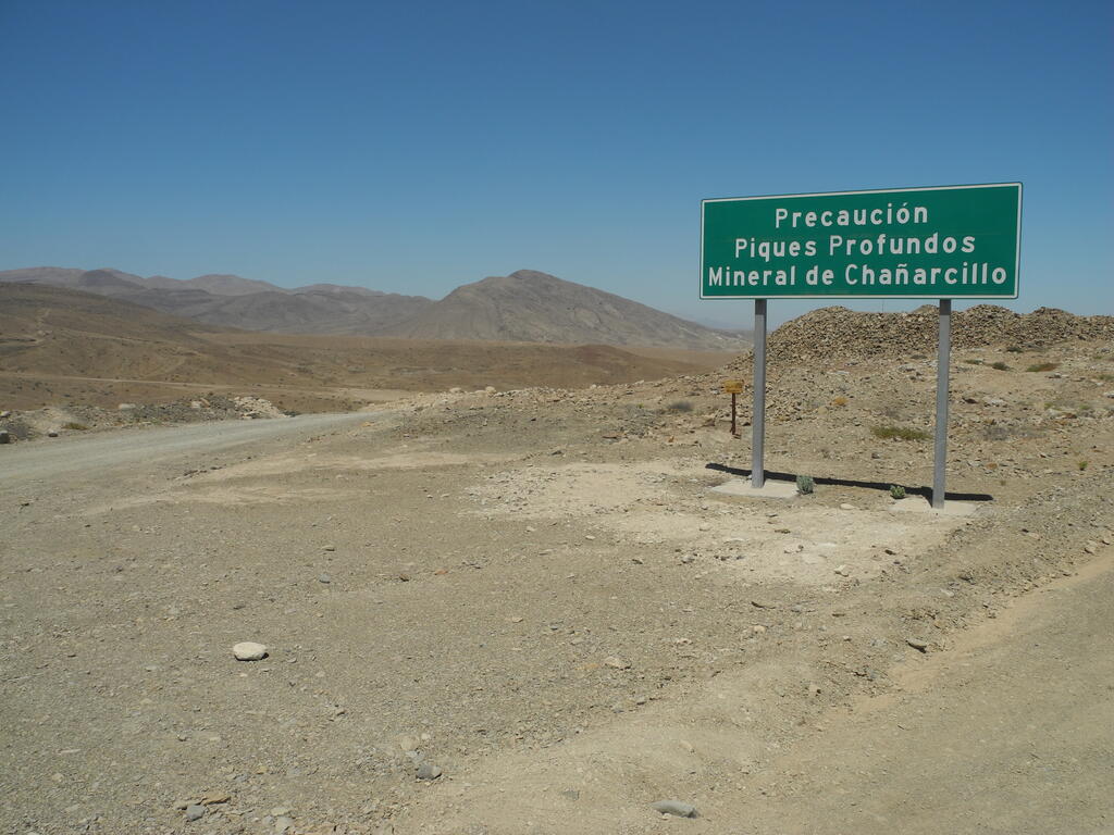 Hinweisschild bei Mineral Cha&ntilde;arcillo