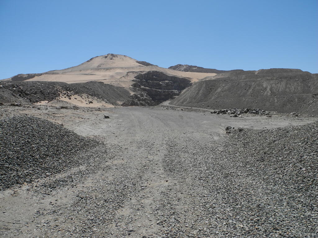Blick auf eine alte Grube an der Stra&szlig;e C-327