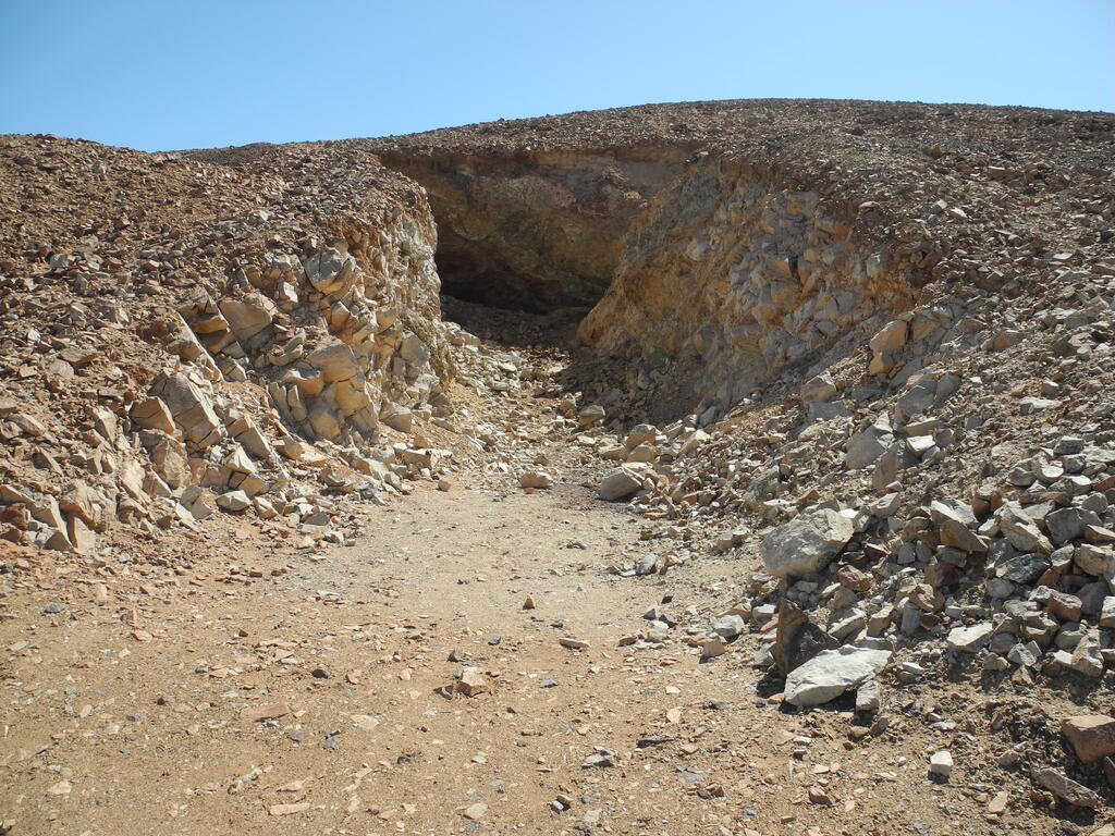 Freigelegter Erzgang an der Stra&szlig;e C-261