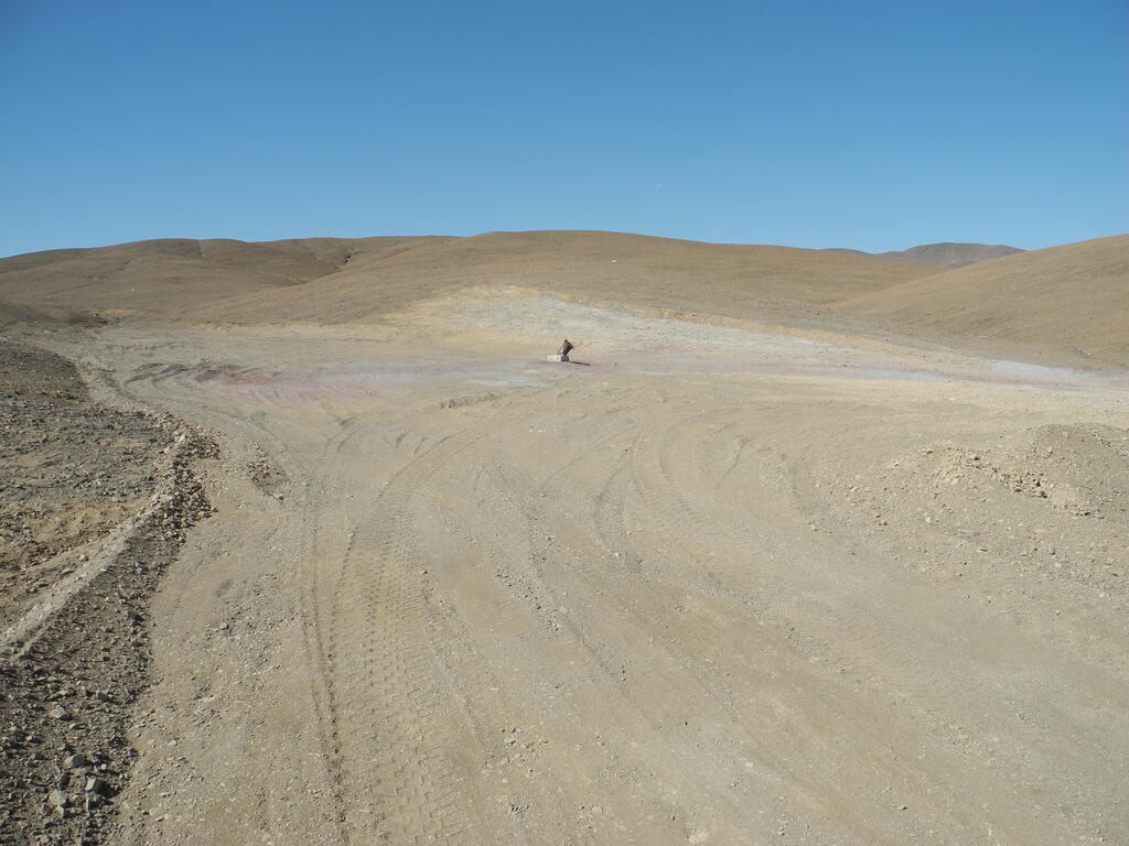 Der Grund f&uuml;r die gute Piste zum &Uuml;bernachtungsplatz: ein Bohrloch