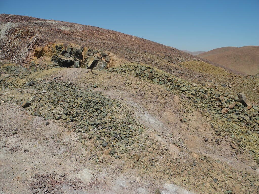 Alter Abbau und Halden der Mina Carrizalillo