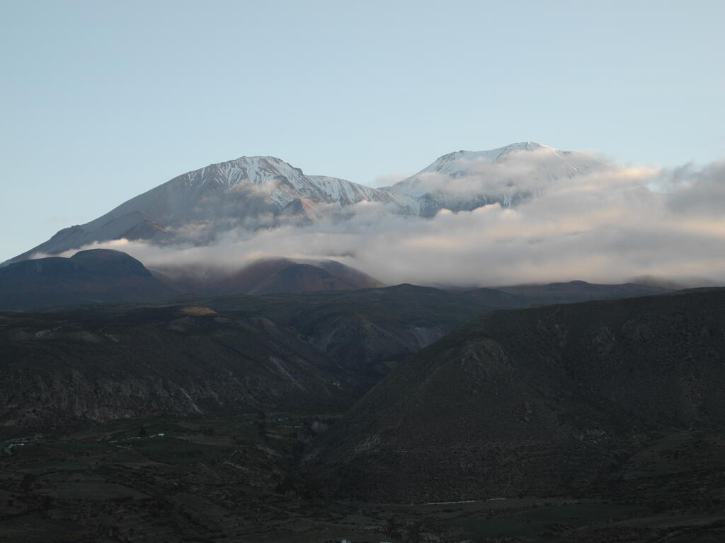 Vulkan Taapac&aacute; fast frei von Wolken