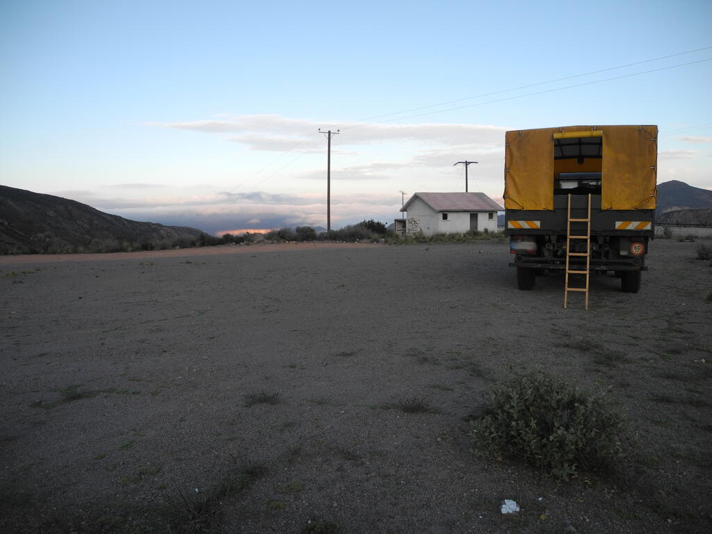 Camping auf einem Parkplatz...