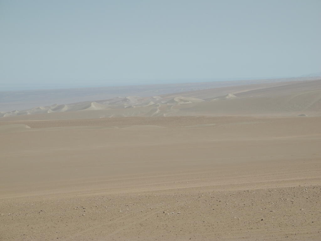 Sandd&uuml;nen in staubiger Luft