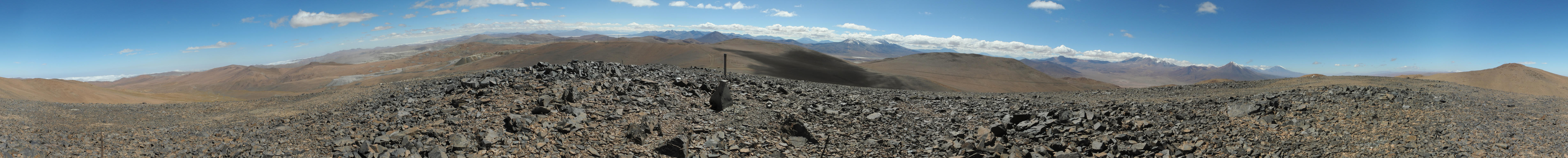 Panorama mit 360&deg; vom H&uuml;gel neben der Stra&szlig;e