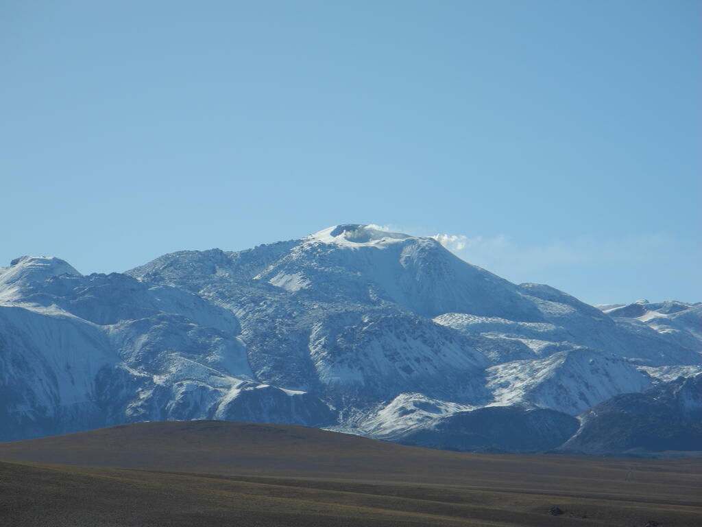 Der dampfende Krater des Putana