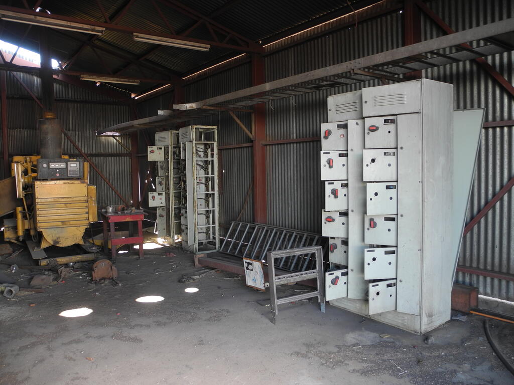 Reste der Anlage in der Halle