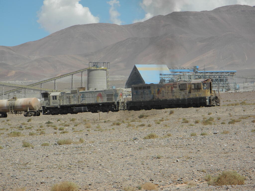 Die beiden Loks haben mit der Steigung ordentlich zu k&auml;mpfen