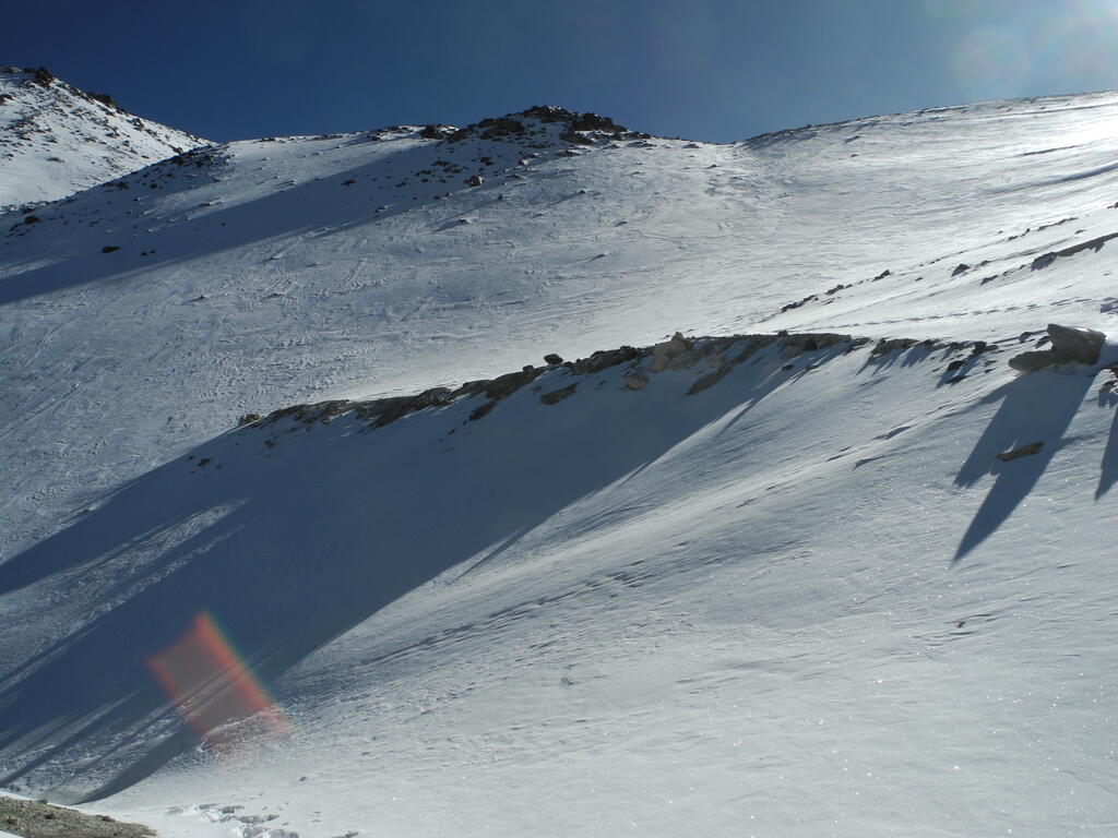 Rechts sind Teile der Spur nach oben zu sehen