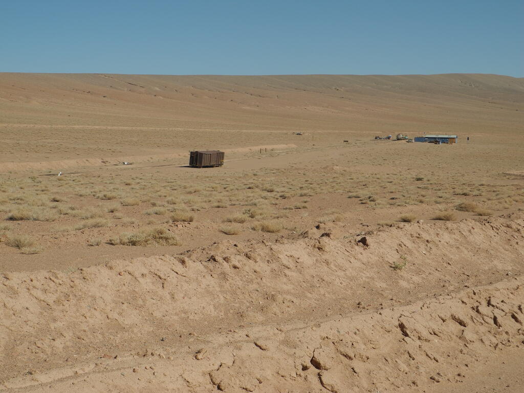 Bahnstation Neurara an der Stra&szlig;e B-355