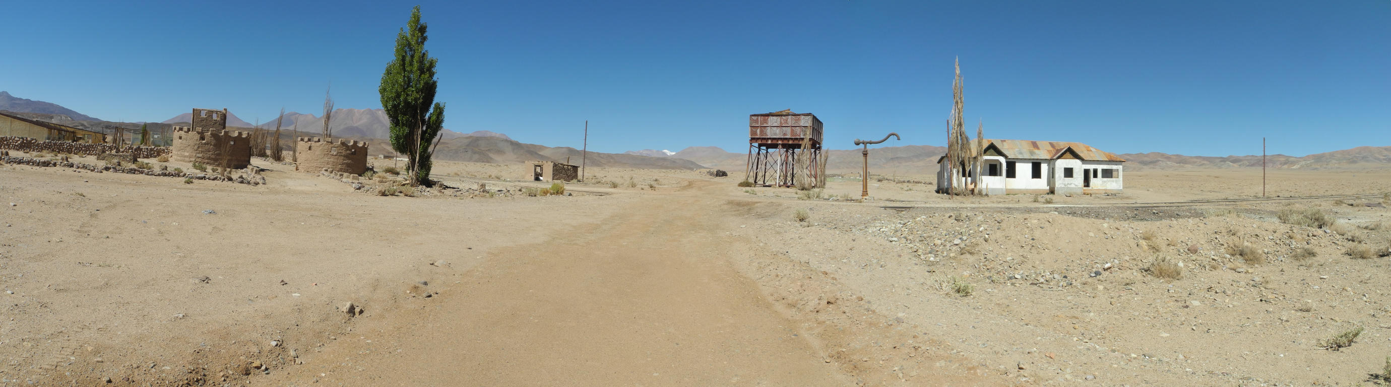 Panorama der Bahnstation Monturaqui